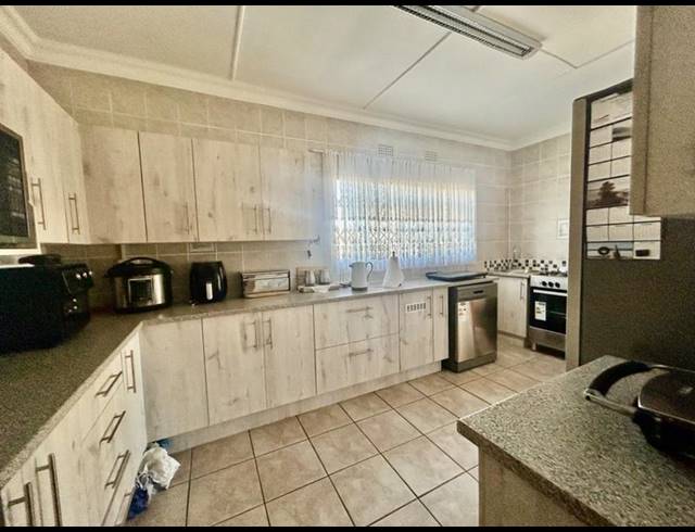 3 BEDROOM HOUSE FOR SALE IN VANDERBIJLPARK SE 1